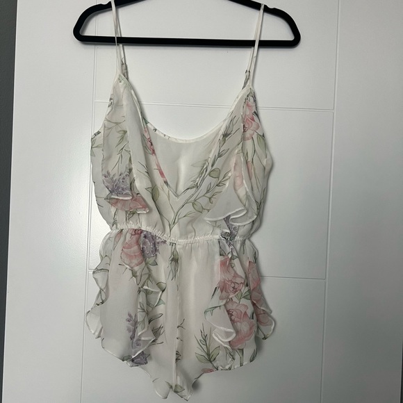 Sophia Frill Romper in Floral
homebodii - Picture 8 of 8